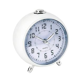 Réveil à quartz blanc de 3,5 pouces, rond, silencieux, avec affichage lumineux pour chambre à coucher - Product Image 1