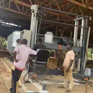 Sierra de cinta horizontal automática de alta resistencia para voltear troncos y cortar madera en aserraderos - Product Image 3