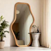 Miroir sur pied de taille personnalisée avec cadre en bois irrégulier de style moderne pour la décoration de la chambre à coucher