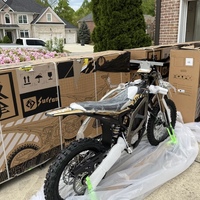 2026 Surron Ultra Bee Black Edition 21000 Chargeur d'origine Moteur central Vitesse unique Frein à disque Moto tout-terrain électrique 74V Vélo électrique