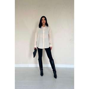 Camisa Asimétrica Beige de Lino para Mujer, Blusa Minimalista Ecológica para Uso Diario, Top Fluido de Manga Larga con Estilo de Dobladillo Alto-Bajo - Product Image 4