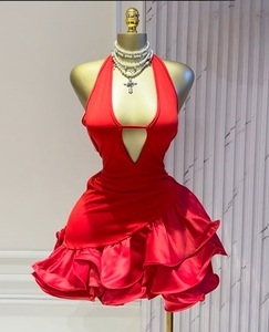 เดรสแฟชั่นผู้หญิงสำหรับฤดูร้อน ดีไซน์หวานสดใส คอวีลึก สายคล้องคอ เปิดหลัง ไม่มีแขน แต่งระบาย - Product Image 4