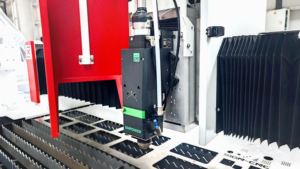 Machine de <span class=keywords><strong>d</strong></span>écoupe laser à fibre métallique, machines CNC laser à fibre pour le traitement des tôles en acier inoxydable, acier <span class=keywords><strong>au</strong></span> carbone et aluminium - Product Image 4