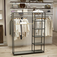 Meubles modernes pliables en bois présentoirs noirs et dorés pour magasin de vêtements cintres suspendus durables pour la décoration d'étagère de magasin