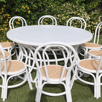 Chaises en rotin au design optimal et très prisées pour les fêtes d'enfants, événements de maternelle, anniversaires et baby showers