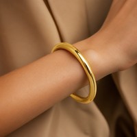Bracelets Joncs Tube Creux de 8 mm de Large en Acier Inoxydable Plaqué Or 18 carats PVD, Bijoux Personnalisés de Haute Qualité pour Femmes, Vente en Gros