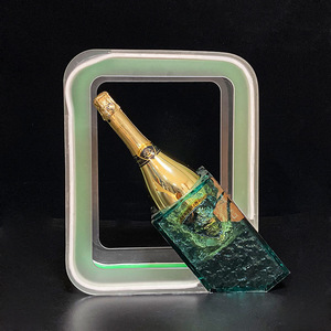Bandeja de exhibición de vino con luz LED verde en ángulo para juegos de servicio de champán - Product Image 4