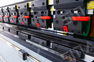 Prensa Plegadora Hidráulica CNC HDS 130T/3200mm, Precio de Fábrica, Máquina Plegadora Hidráulica CNC con Tope Trasero - Product Image 4