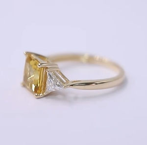 Anillo de Compromiso de Oro Amarillo de 14K Hecho a Mano con Morganita, Engaste de Puntas, Certificado, Moderno, Forma de Baguette, Baño de Rodio, para Boda - Product Image 3