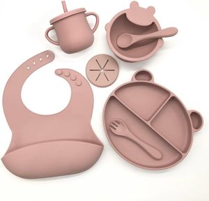 Set de Alimentación para Bebés de Silicona de Grado Alimenticio, Diseño de Dibujos Animados, 0-12 Meses, Libre de BPA, Resistente al Calor, con Ventosa, Babero, Cuchara y Plato - Product Image 1