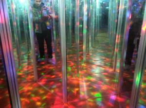 Labyrinthe de miroir de labyrinthe en cristal de vente directe d'usine avec la génération d'intérieur légère un labyrinthe de miroir pour Playhouse - Product Image 2