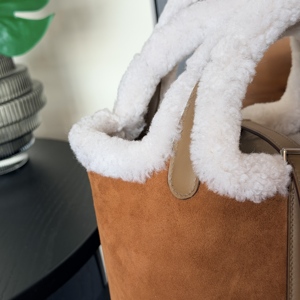 100% Artisan <strong>Handmade</strong> Hand-stitched Genuine Leather Bucket Bag Sheepskin Fur Bag for Women - Product Image 2