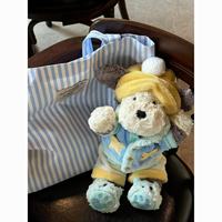 Peluche personnalisée pour chien avec chapeau, tenue bleue et détails de pattes – Cadeau animalier OEM/ODM pour enfants – Importateurs de vente en ligne