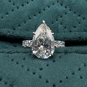 Anillo de Diamante Cultivado en Laboratorio de Oro Blanco de 14k de Diseño Elegante, Joyería Fina Unisex para Compromiso o Promesa - Product Image 1
