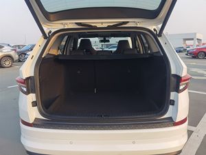 Guazi 2023 Stock <span class=keywords><strong>Skoda</strong></span> Kodiaq GT 2.0T 4WD Haute Performance <span class=keywords><strong>SUV</strong></span> Moyen 5 Places Faible Consommation de Carburant État Neuf Volant à Gauche - Product Image 6