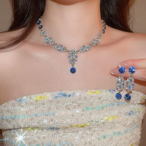 Conjunto de Joyería de Moda para Mujer, Collar y Aretes con Flores de Cristal Azul para Bodas, Cenas y Fiestas - Product Image 1
