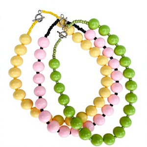 Collier artisanal géométrique en résine perlée, design vert et noir, chaîne épaisse en acrylique, bijoux unisexes tendance pour femmes et soirées - Product Image 2