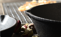 Batterie de cuisine en fonte pré-assaisonnée avec huile végétale ronde antirouille, poêle à frire à poignée courte en surface antiadhésive pour suspension