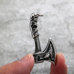 Collar con colgante de hacha de acero inoxidable para hombre, diseño de lobo y cuervo de doble cara, joyería de regalo - Product Image 3