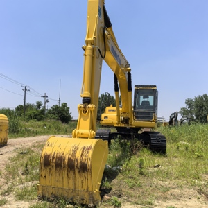 Excavadora Usada KOMATSU PC220 Robusta y de Bajo Consumo para Excavaciones a Gran Escala y Proyectos de Colocación de Tuberías Municipales - Product Image 2