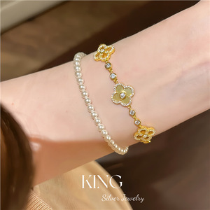 เครื่องประดับคิงซิลเวอร์ สร้อยข้อมือห้าดอกไม้ เงินแท้ 925 ชุบทอง ประดับคริสตัลไรน์สโตน สำหรับผู้หญิง สวมใส่ได้ทุกวัน - Product Image 5