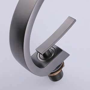Robinet de lavabo de salle de bain gris anthracite, à levier, à tige fine, avec bec cascade à <span class=keywords><strong>lame</strong></span> plate, bras en C, monotrou et base carrée - Product Image 6
