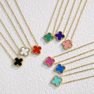 Collana da donna in rame con quadrifoglio in resina, stile sportivo, lusso discreto, catena in bambù, ciondolo colorato, di tendenza e di nicchia - Product Image 1