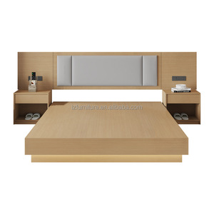 เตียงโรงแรมแบบแพลตฟอร์มไม้ MDF ราคาประหยัด พร้อมหัวเตียงในตัวและโต๊ะข้างเตียงแบบลอยตัว สำหรับโครงการโรงแรมราคาประหยัด - Product Image 1