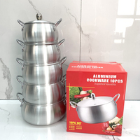Ensemble de casseroles classiques en aluminium avec couvercle et faitout pour la cuisson