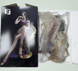ฟิกเกอร์อนิเมะ โบอา แฮนค็อก ตัวละครนั่งบนโซฟาลายงู ทำจากเรซิ่น - Product Image 5