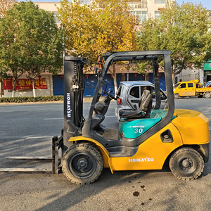 Montacargas Diésel Japonés Komatsu de 3 Toneladas, 3 Metros de Desplazamiento Lateral, Mástiles de Tres Etapas, Modelo FD30, Tracción 4x4, Usado, Original, Buena Calidad, Precio Bajo - Product Image 6