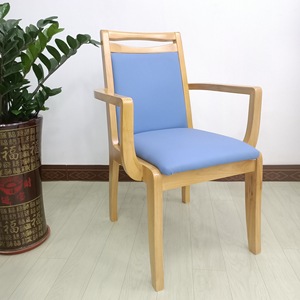 Silla de madera maciza con asiento tapizado en azul para sala de estar y uso de personas mayores - Product Image 1