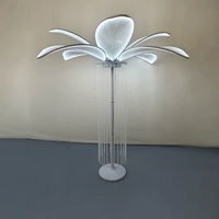 Décoration de scène de mariage : Grande feuille LED lumineuse avec pampilles en organza et cristaux pour allée de cérémonie, idéale pour banquets et événements festifs