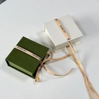 Boîte cadeau en ruban texturé de qualité supérieure avec fermeture magnétique, idéale pour les souvenirs et l'emballage de bijoux