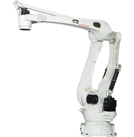Bras de robot de palettisation Kawasaki CP300L à 4 axes avec une charge utile de 300 kg, une portée maximale de 3255 mm, un montage au sol et une pince.