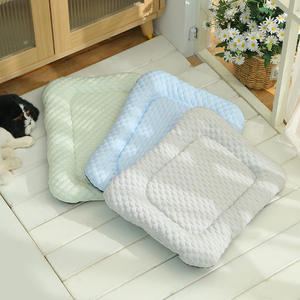 Cooling Ice <span class=keywords><strong>Cube</strong></span> Bean Pet Mat Luxus reversibles wasch bares Kühl kissen Hunde bett für kleine mittlere Rassen Tragbares Katzen pad - Product Image 3