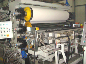 Ligne d'extrusion de panneau de mousse de PVC/panneau d'affichage de <span class=keywords><strong>publicité</strong></span> faisant la machine - Product Image 3