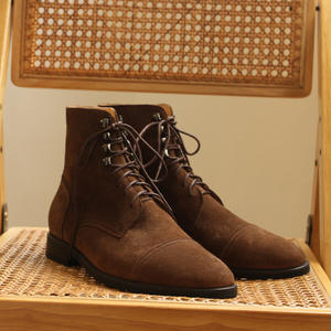 Botas de trabajo para hombre estilo británico, multifuncionales, cómodas, de gamuza, de caña alta. - Product Image 1