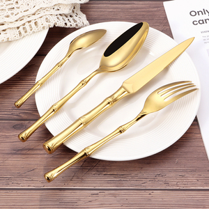 Lot de <span class=keywords><strong>6</strong></span> <span class=keywords><strong>couverts</strong></span> en acier inoxydable 18/10 doré avec manche en bambou réutilisable, fourchette, couteau et cuillère, idéal pour cadeau de mariage - Product Image 5