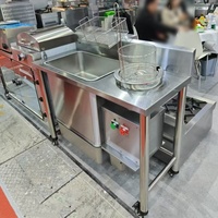 KFC utilise une machine à paner automatique Henny Penny, table à paner électrique avec tamis