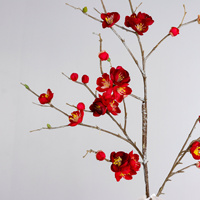 Ranting Bunga Plum Buatan Grosir, Bunga Sutra Wintersweet Merah Palsu untuk Dekorasi Vas Lantai Hotel di Hari Imlek