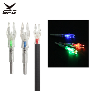 Luci LED per Frecce SPG con Batterie Sostituibili Automaticamente, Confezione da 3, per Caccia, Compatibili con Perni ID 4.2 mm, per Aste in Carbonio Puro - Product Image 1