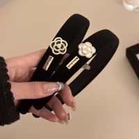 Serre-têtes élégants populaires en camélia, bandeaux coréens en tissu noir et blanc à fleurs, accessoires pour cheveux pour femmes, diadème de camélia