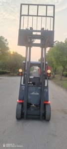 Montacargas Diésel Linde de Alto Rendimiento de 2.5t, Mástil de Dos Etapas, Tracción 4x4, Neumáticos Sólidos/Neumáticos, Usado en Construcción en Alemania - Product Image 4