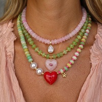 Collier ras du cou en perles rondes de pierre naturelle faites à la main, pendentif cœur rouge, perles, accessoires plaqués cuivre, réglables, accessoires pour femmes