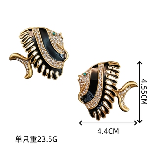 Boucles d'oreilles clous en émail noir style européen et américain, entièrement serties de zirconium, motif poisson tropical rayé, tendance, luxe léger, uniques - Product Image 4
