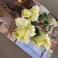 LO-1380 Großhandel Realistische Mehrfarbige Blumen 63cm 3-Köpfige Seidenrose Künstlicher Blumenstiel für Hochzeit Event Heimdekoration