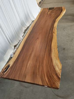 Prix réduit Plateau de table en bois massif avec bord naturel en résine époxy pour table à manger