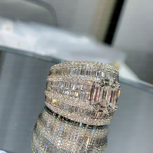 Anillo GEMLOVE de Oro Blanco de 18K con Esmeralda Cultivada en Laboratorio, Corte Esmeralda, Piedra Central de 1.42 Quilates, Anillo de Diamantes Moderno para Hombre - Product Image 4