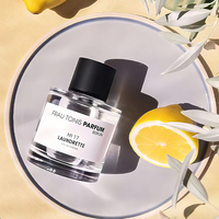 Flacons de Parfum Cylindriques en Verre Vides à Sertir 30ml/50ml/100ml de Luxe Personnalisés avec Couvercle Doré/Argenté et Diffuseur en Bois Poli, Marquage Sérigraphique